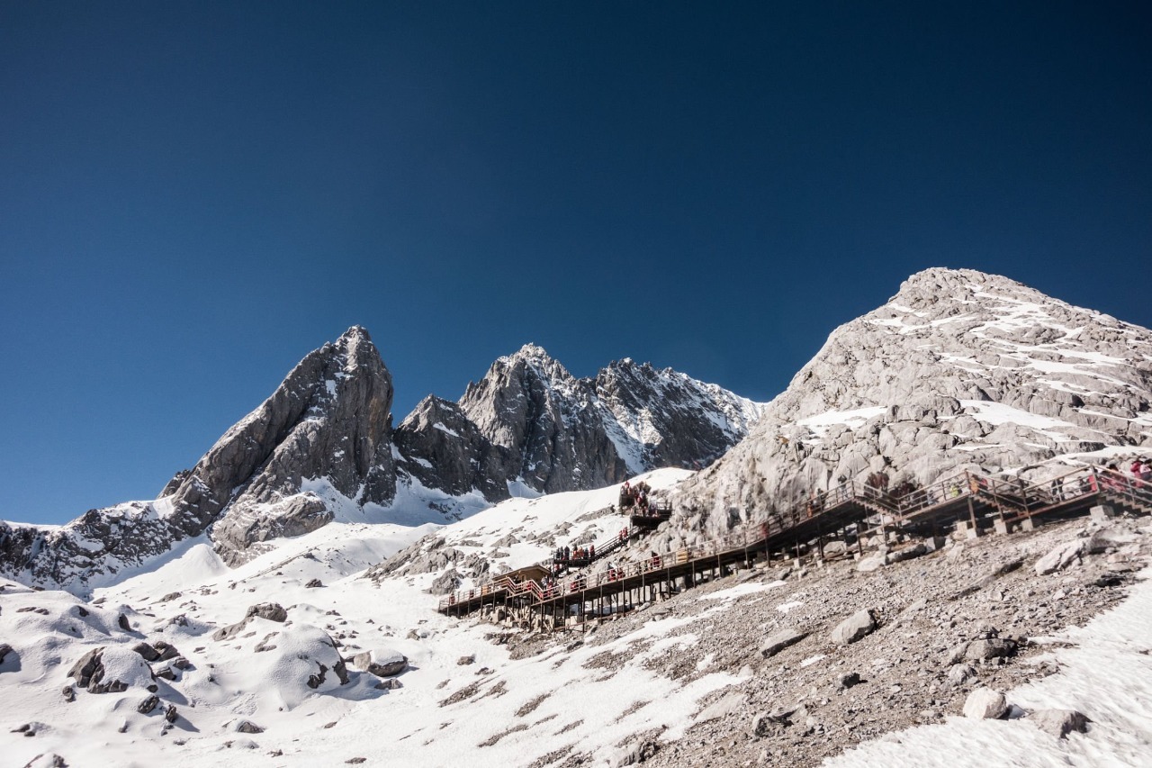 jade dragon snow mountain top