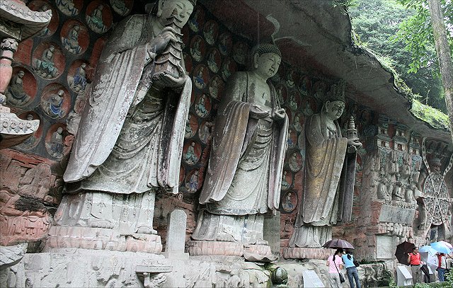 dazu rock carvings